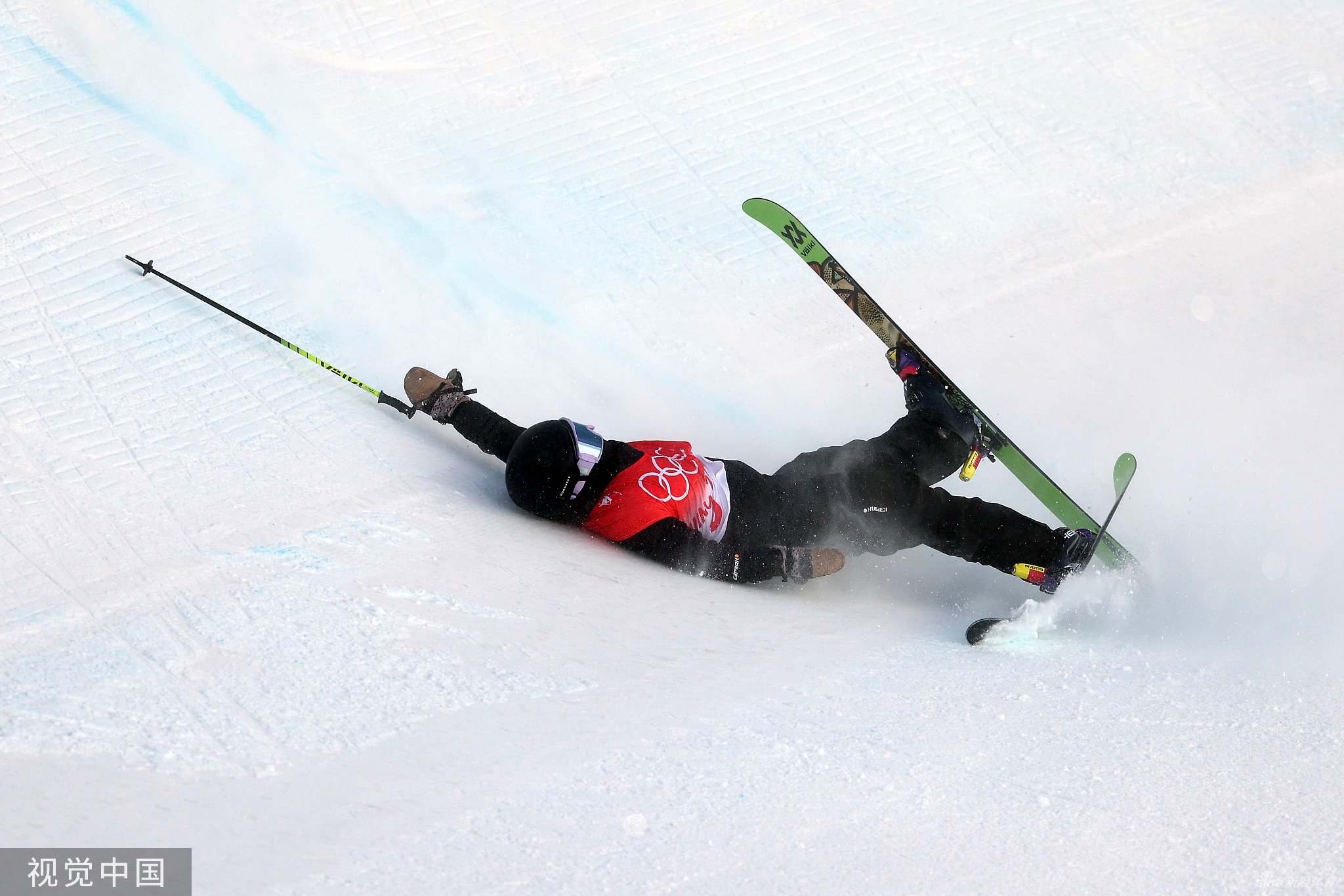 张可欣摔倒受伤倒地7分钟 医护入场紧急处理