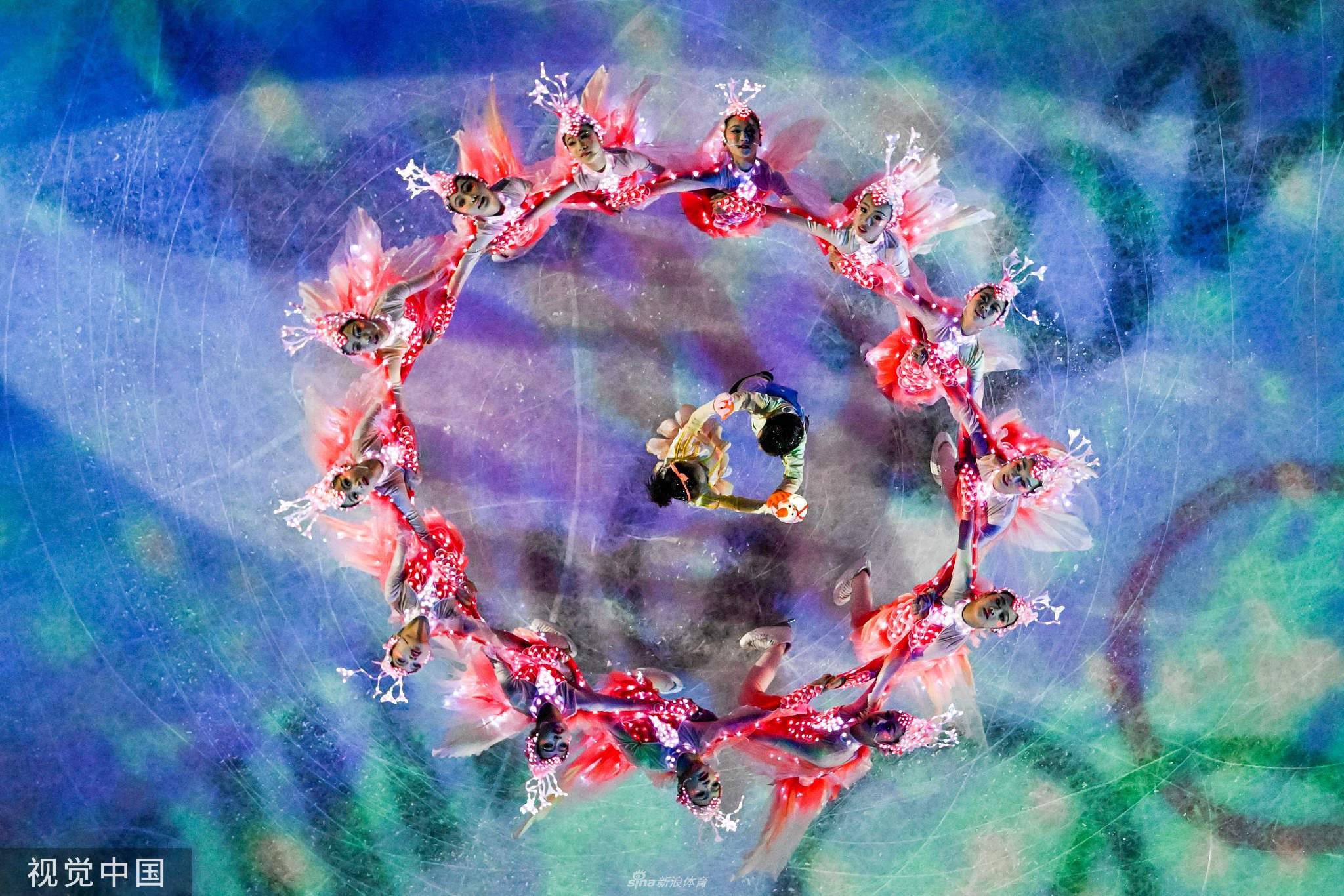 冰上盛宴！花滑表演赛群星联袂献技