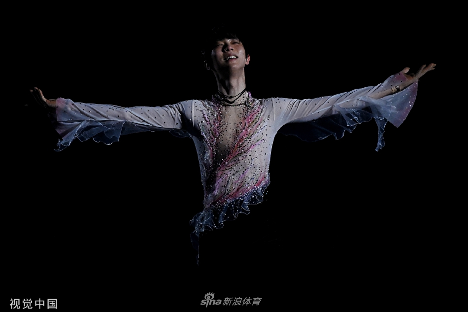 花滑表演赛羽生结弦演绎《春天来了》