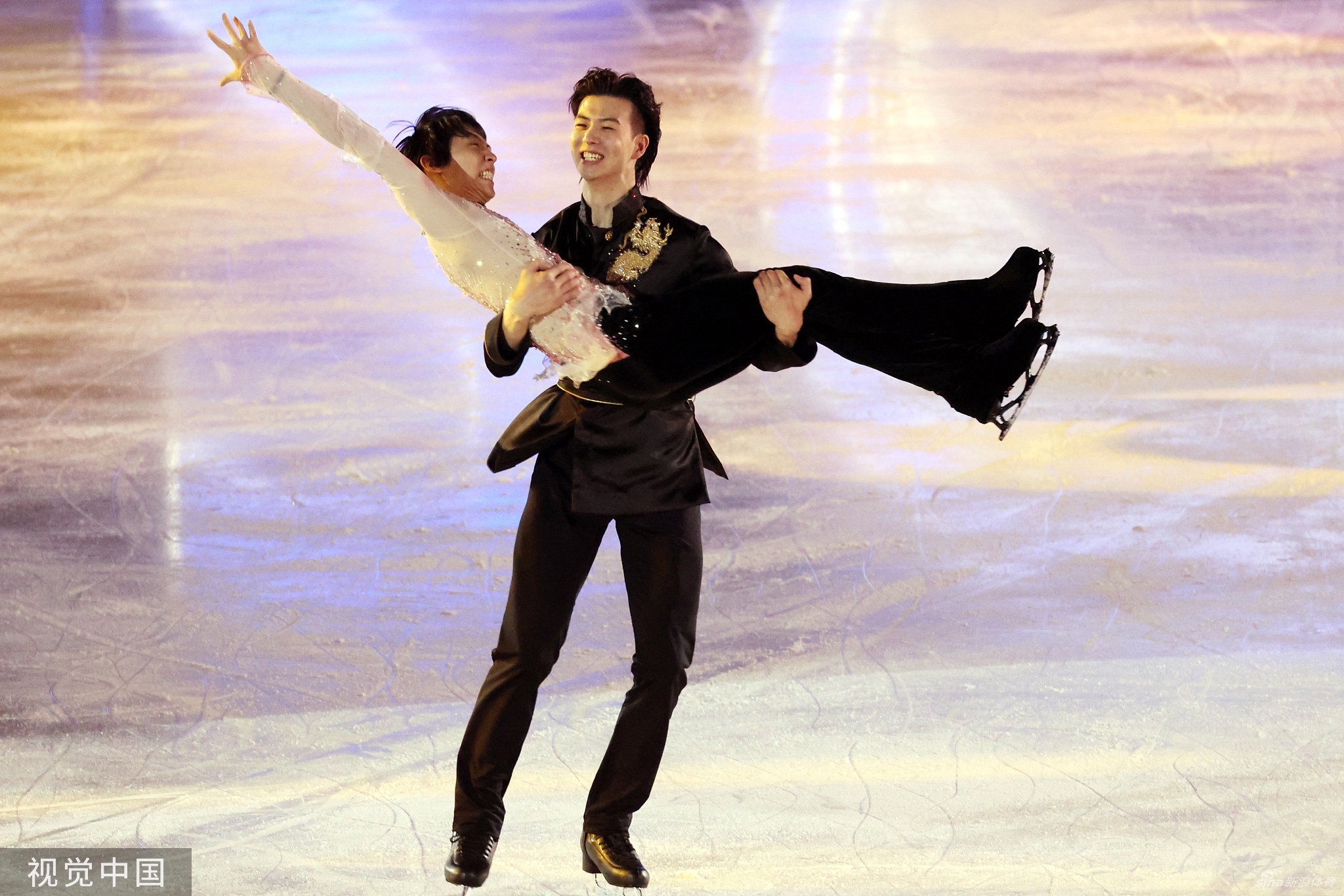 花滑表演赛羽生结弦演绎《春天来了》