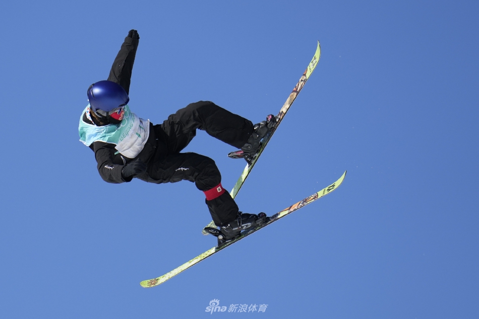 新浪直击谷爱凌为中国夺得第三金