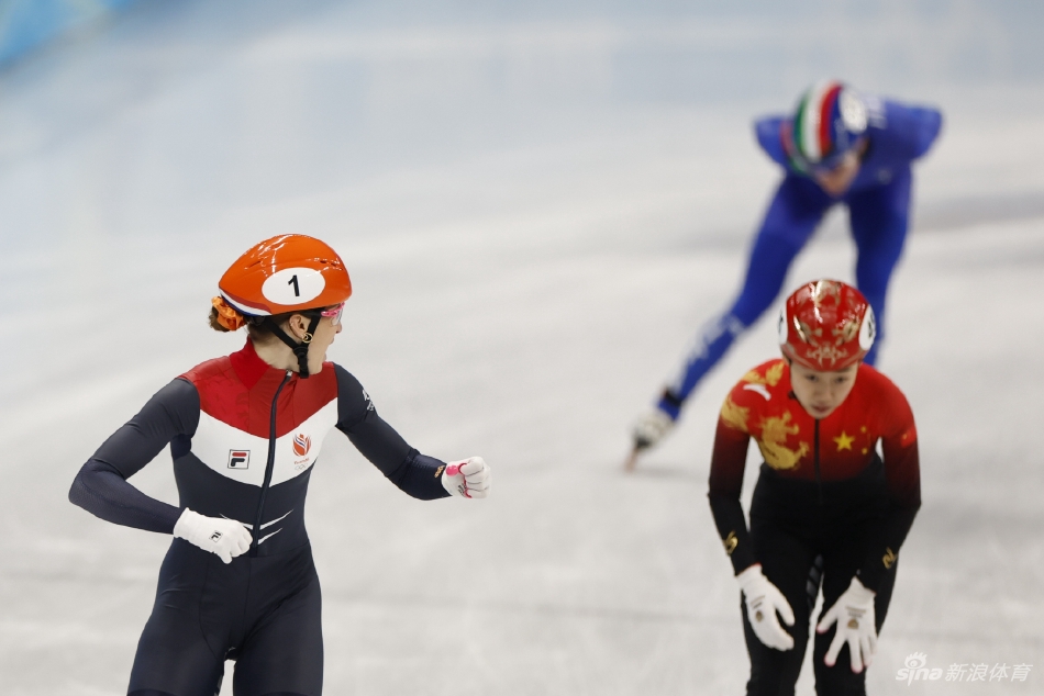 速滑女子3000米接力中国队挺进决赛