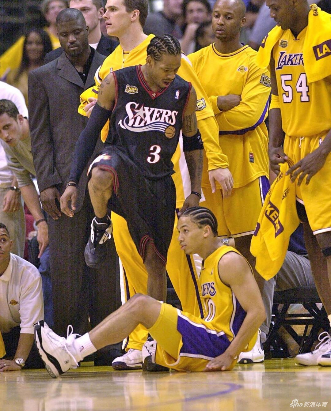 艾弗森45岁生日快乐 感谢球迷：爱所有爱我的人！