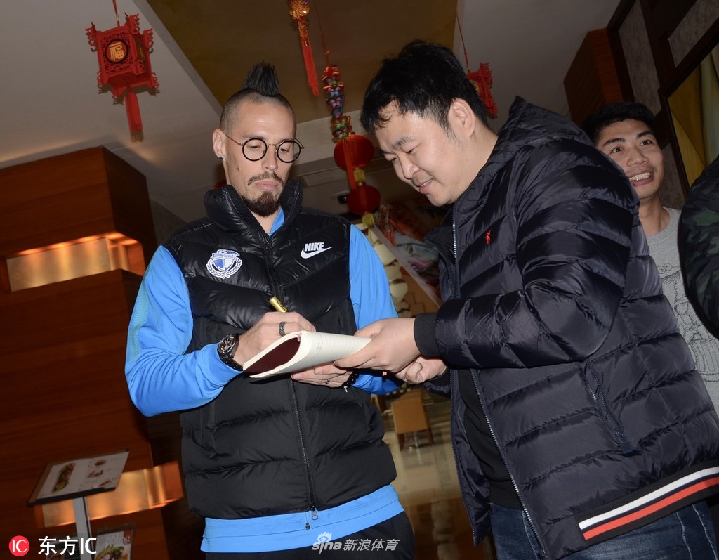 大连新外援哈姆西克亮相人气火爆