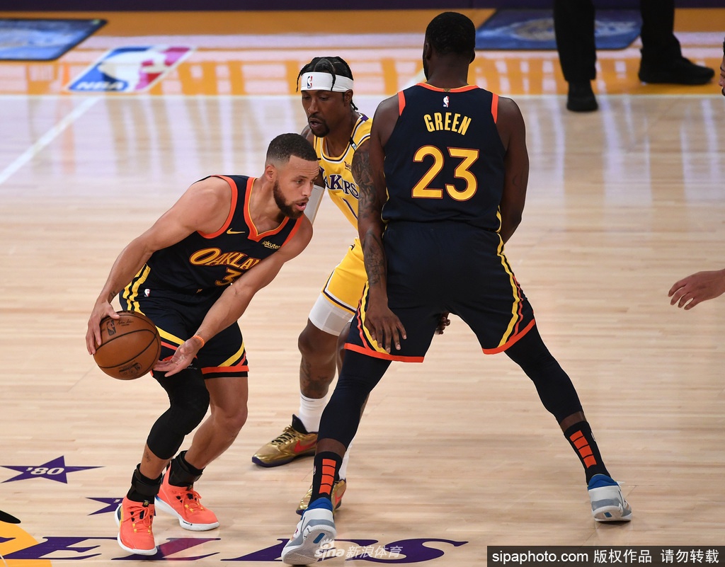 [NBA附加赛]湖人胜勇士晋级季后赛 詹姆斯砍三双