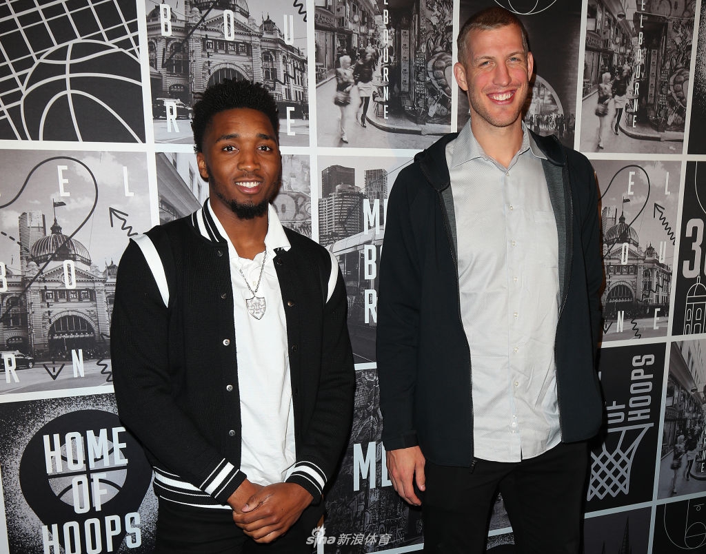 米切尔与普拉姆利