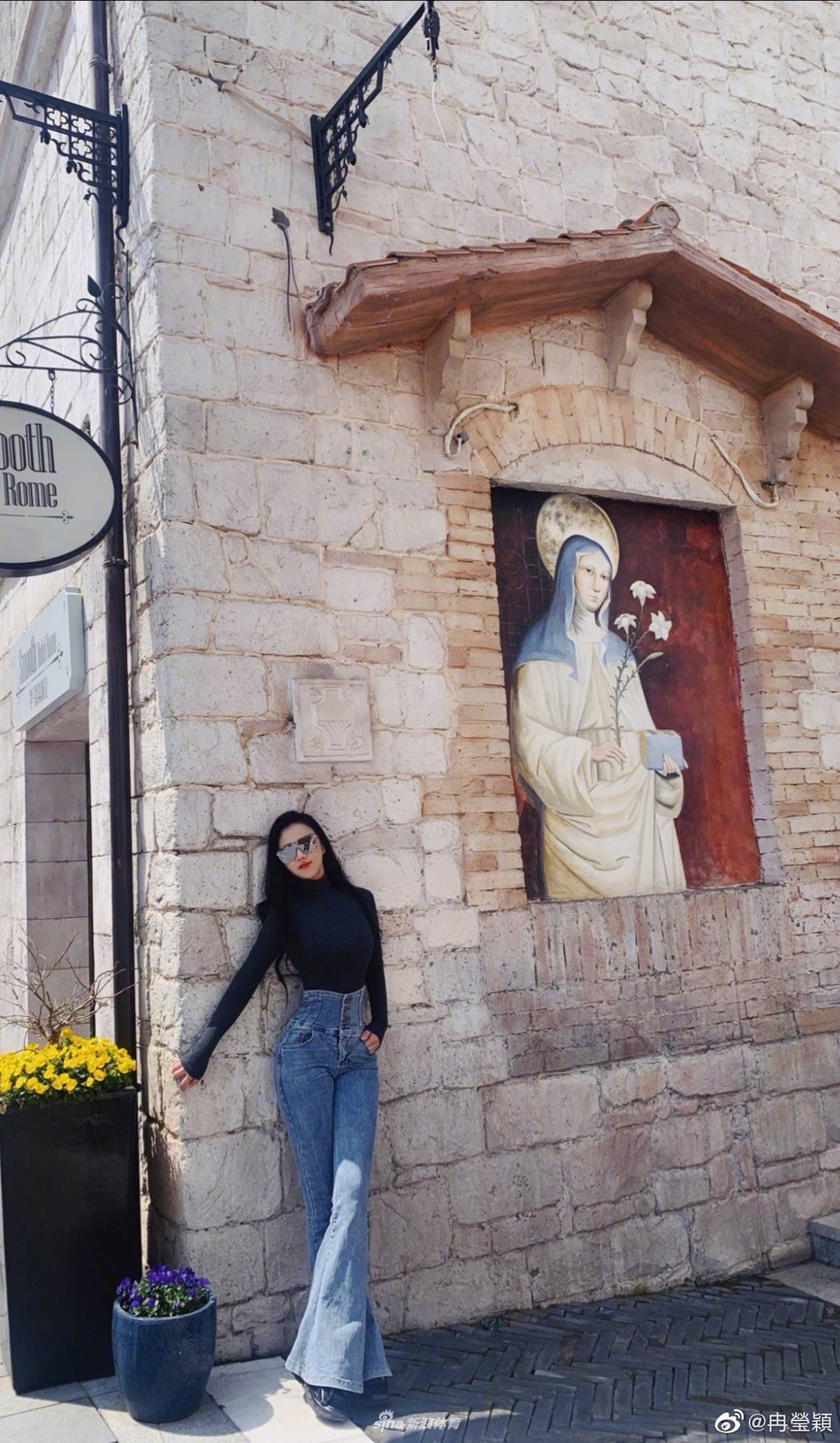 拳王娇妻子冉莹颖发自拍：元气满满的一周！