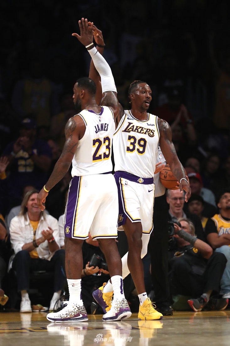 詹姆斯与霍华德击掌