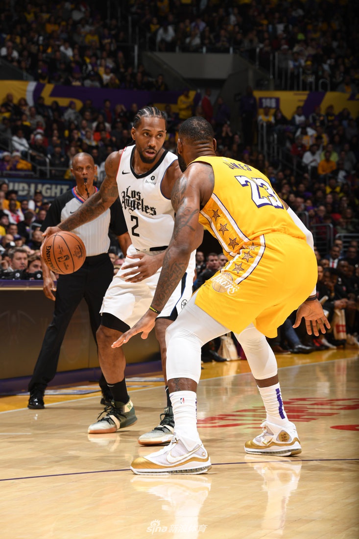 卡哇伊35分力压詹姆斯