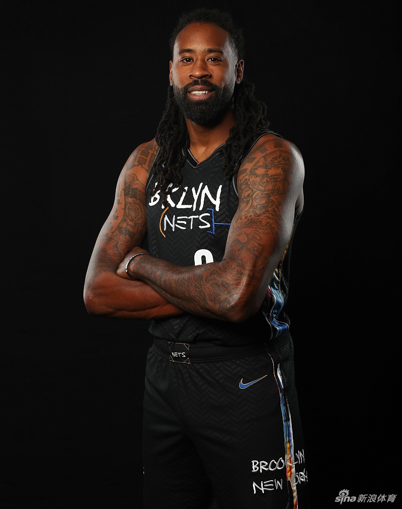 篮网队拍摄新赛季球员写真 杜兰特欧文造型满分_高清图集_新浪网