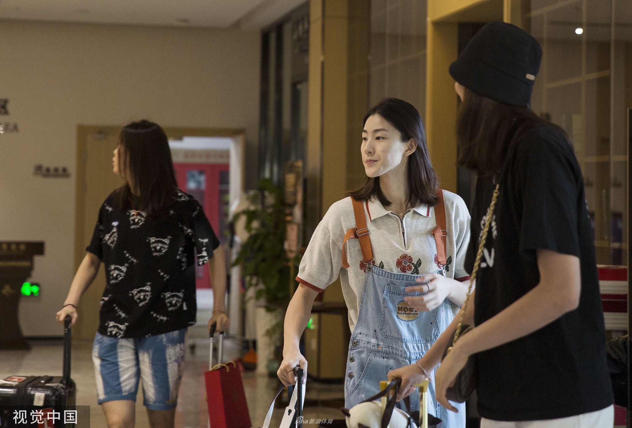 中国女排结束宁波封闭集训 启程前往北京