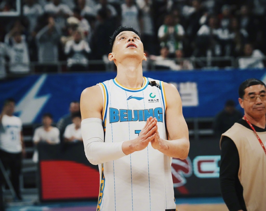 林书豪晒合影为李易峰庆生 称5月8日将有惊喜