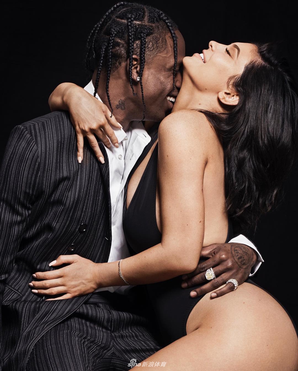 卡戴珊小妹凯莉詹娜与男友一同登上杂志