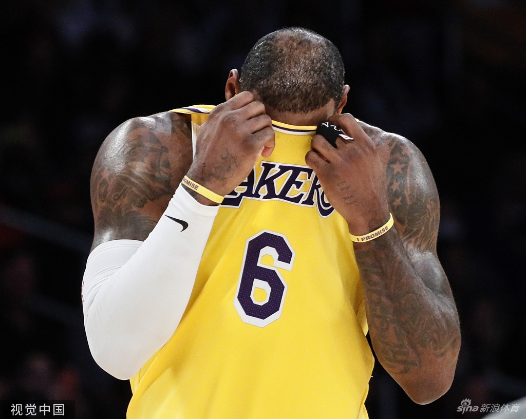 詹姆斯触发健康与安全协议将缺席比赛