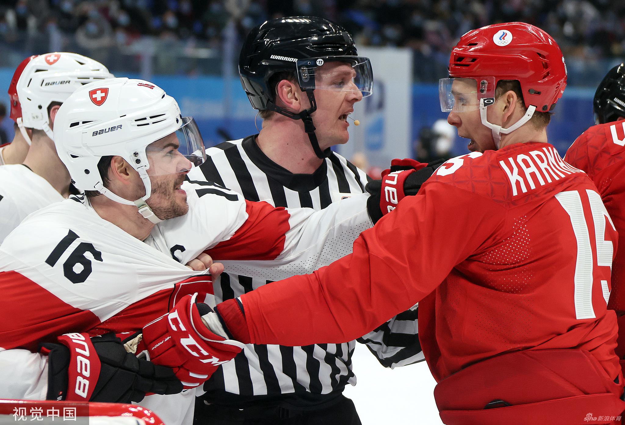 男冰揭幕战俄瑞爆发冲突 多人混战裁判都挨揍