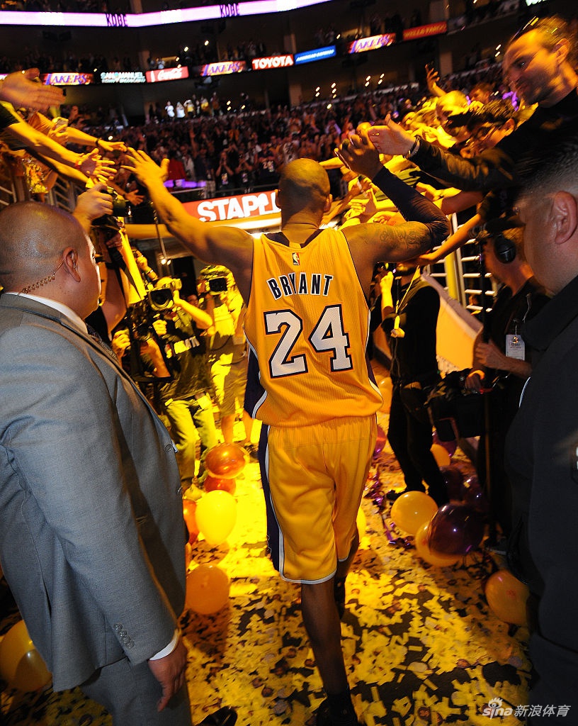 4年前今天科比告别战砍60分 24张老照片回顾最后一舞