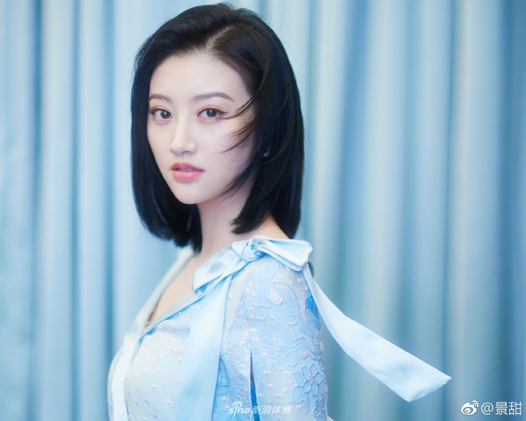 张继科女友景甜微博发美照 甜美系御姐上线