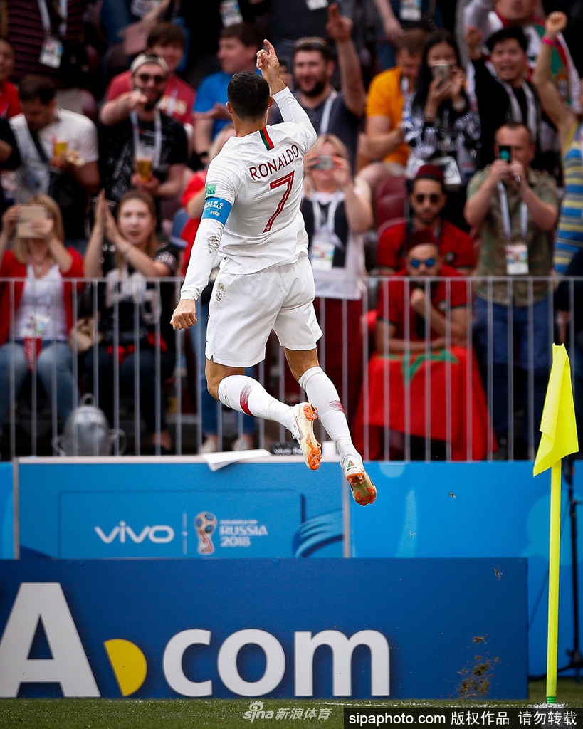 足坛第一人！体坛第三人！C罗收入将突破10亿美元