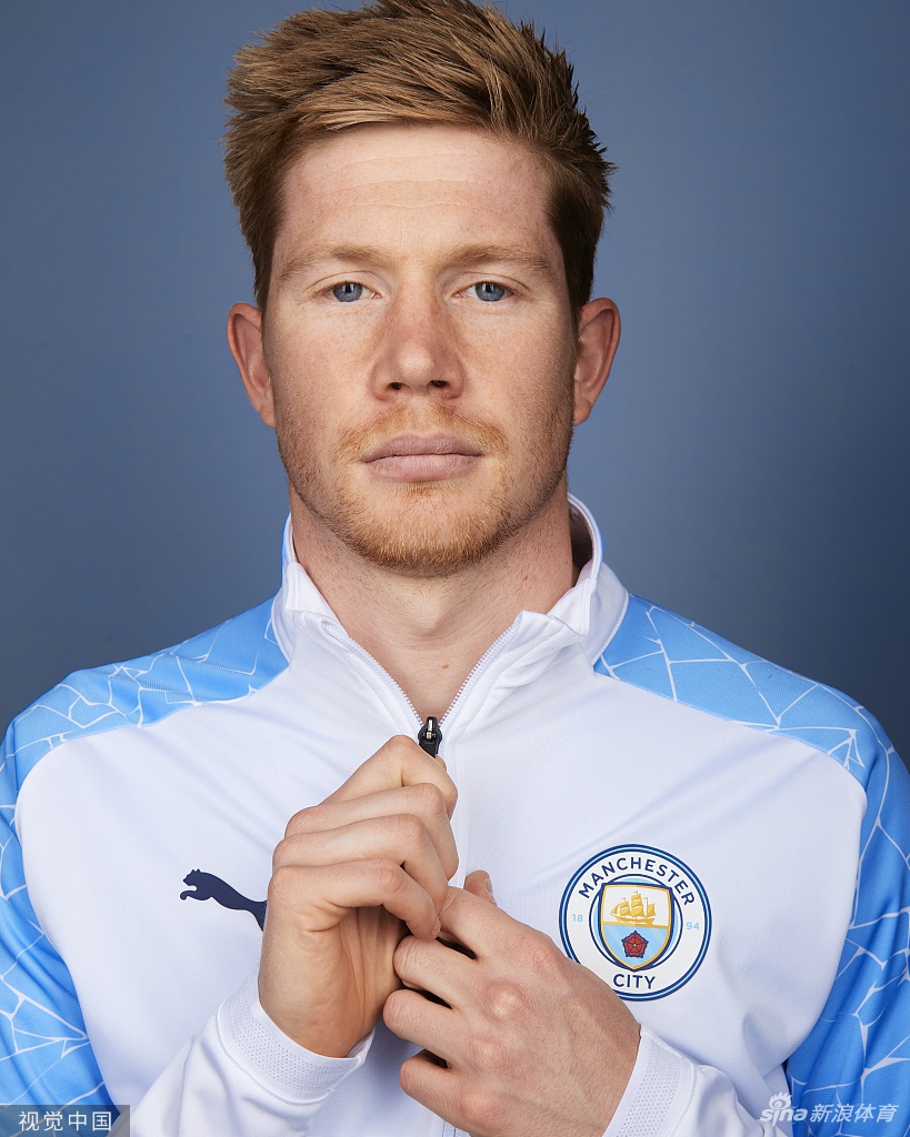 曼城拍摄欧冠决赛写真 德布劳内引领众星