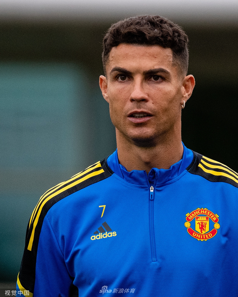 曼联训练备战并召开发布会 C罗领衔