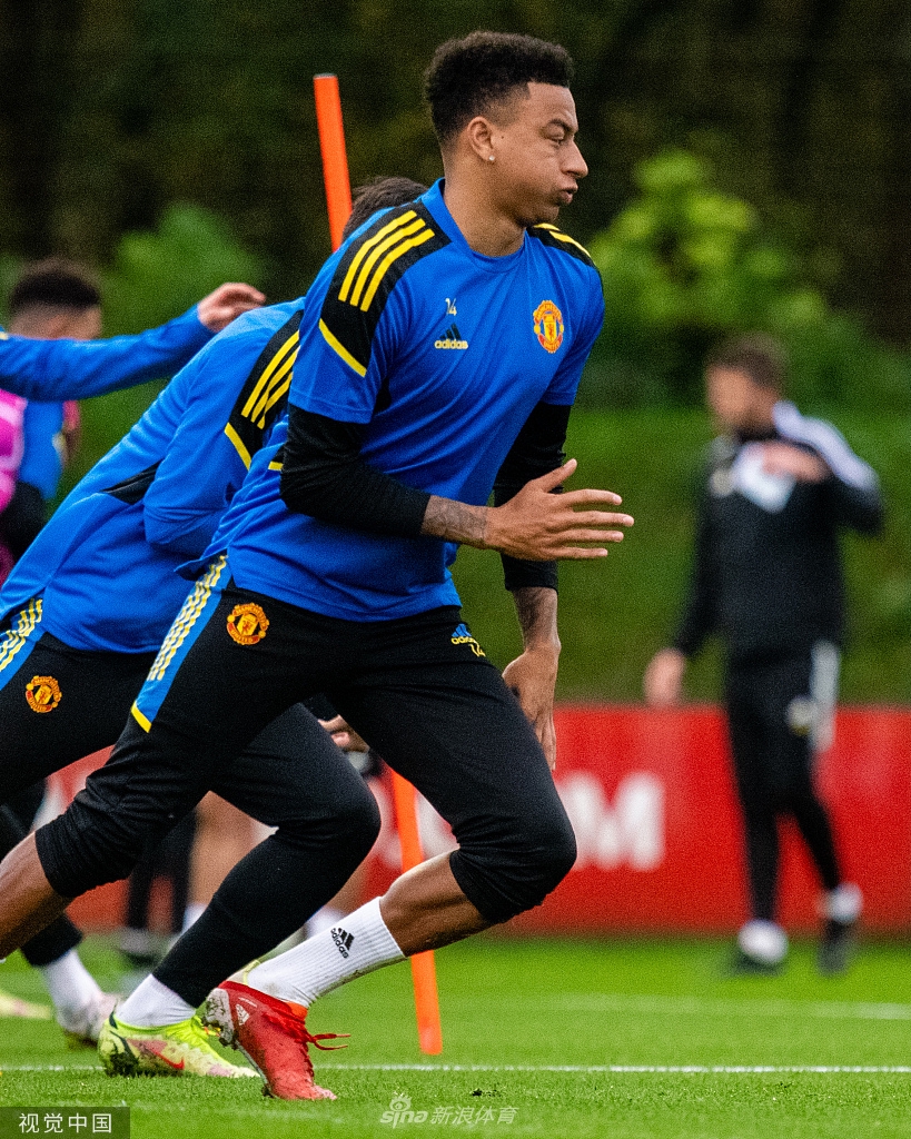 曼联训练备战并召开发布会 C罗领衔