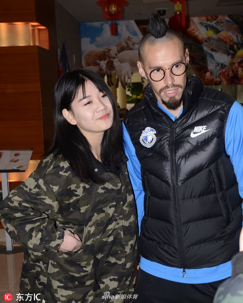 大连新外援哈姆西克亮相人气火爆