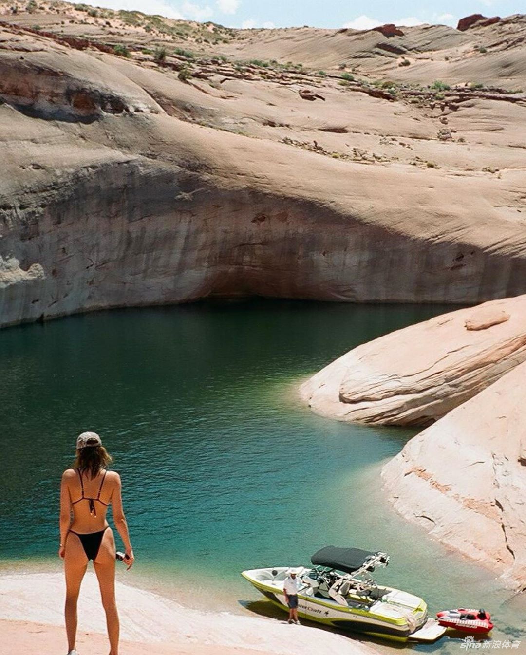 肯豆度假旅行秀妖娆曲线 猛男陪伴不是布克也不是西蒙斯