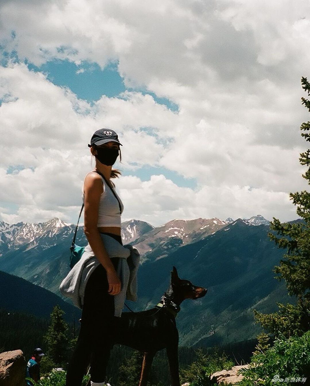 肯豆度假旅行秀妖娆曲线 猛男陪伴不是布克也不是西蒙斯