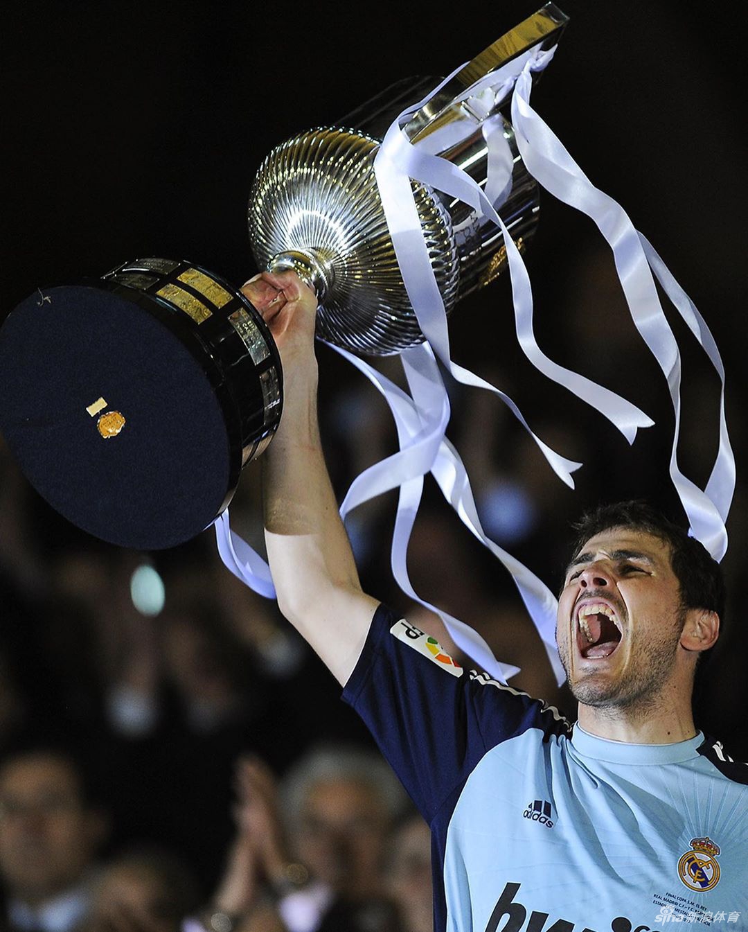 39岁传奇门将卡西利亚斯宣布退役_高清图集_新浪网