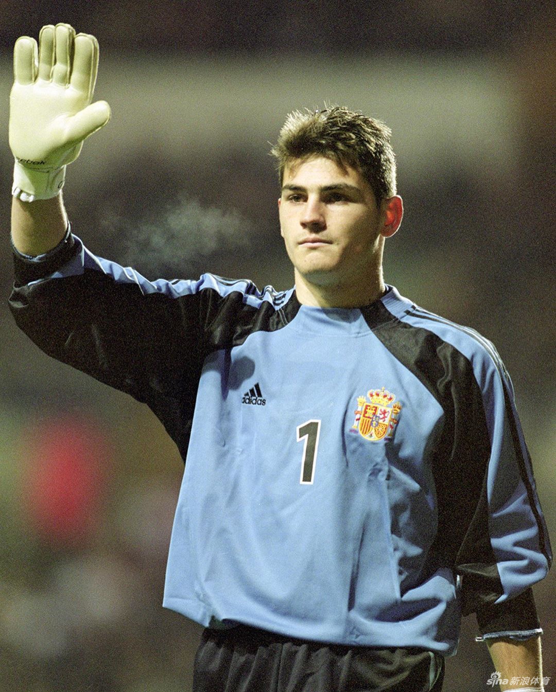 39岁传奇门将卡西利亚斯宣布退役