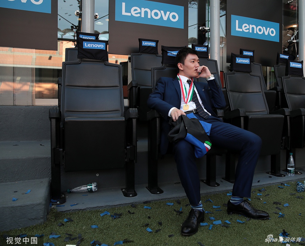 荣耀时刻！国米时隔11年再捧意甲冠军奖杯