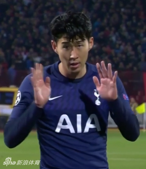 赞!孙兴O进球后双手合十致意戈麦斯