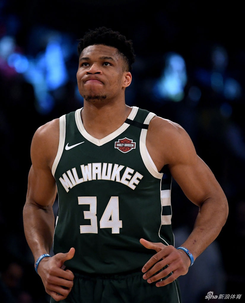 [NBA]雄鹿103-113湖人 詹姆斯37分锁定季后赛