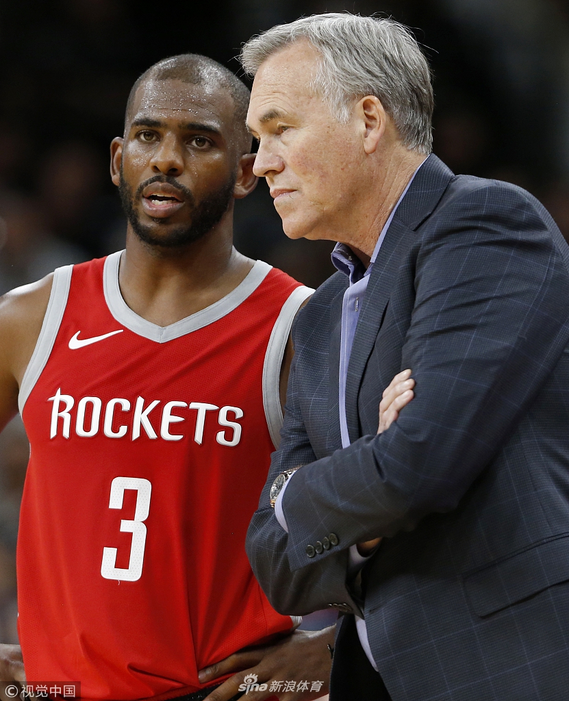 保罗与主教练德安东尼