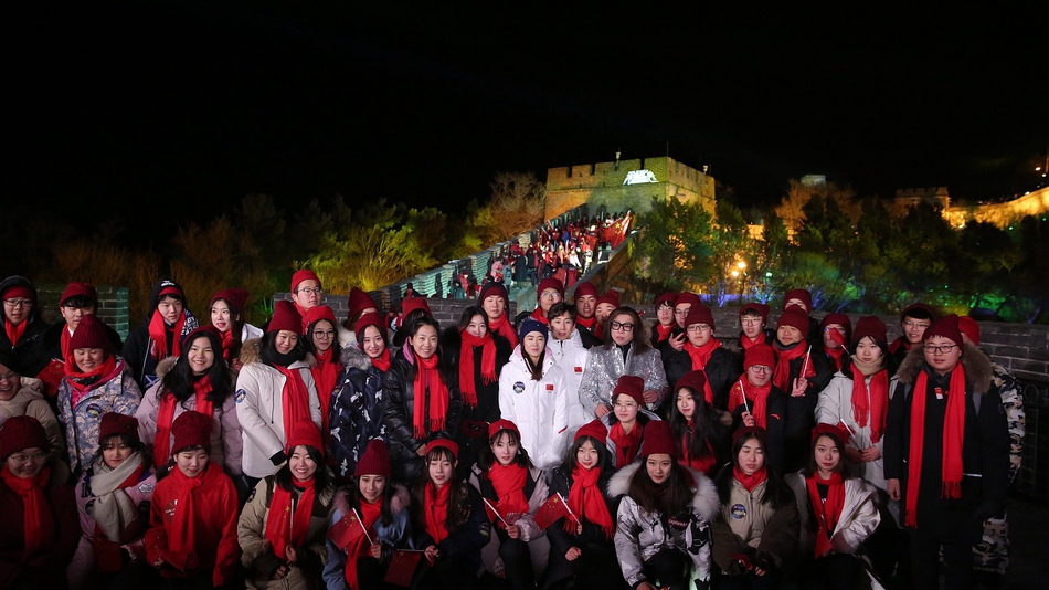 武大靖韩天宇刘秋宏登台唱歌