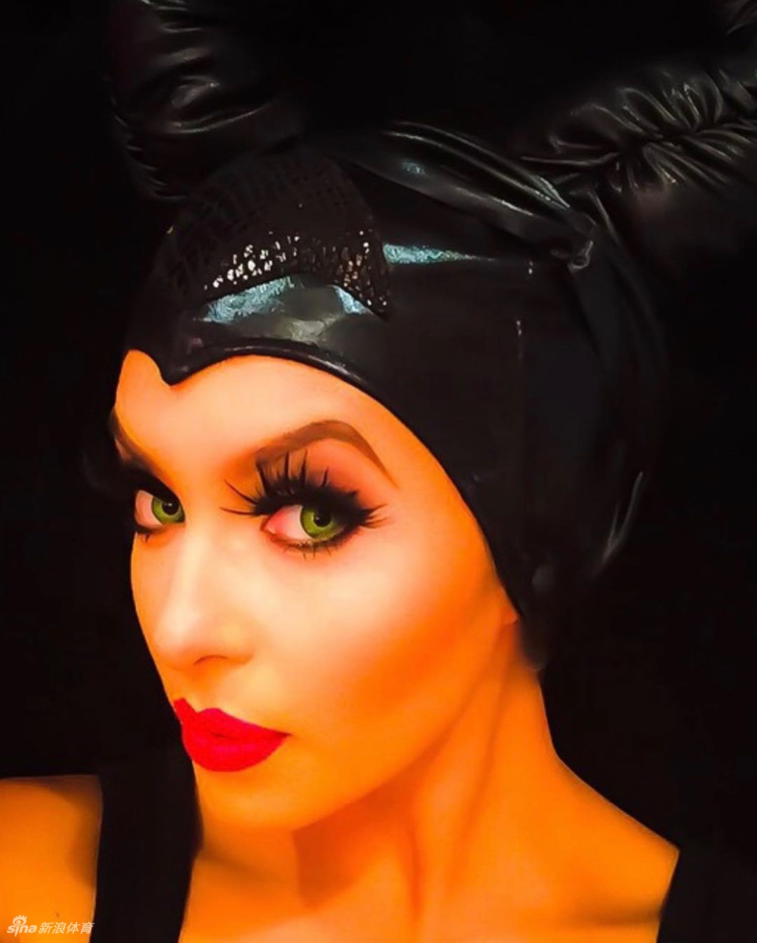 科比美妻瓦妮莎晒历年万圣节装扮 狂野小猫vs火辣女巫