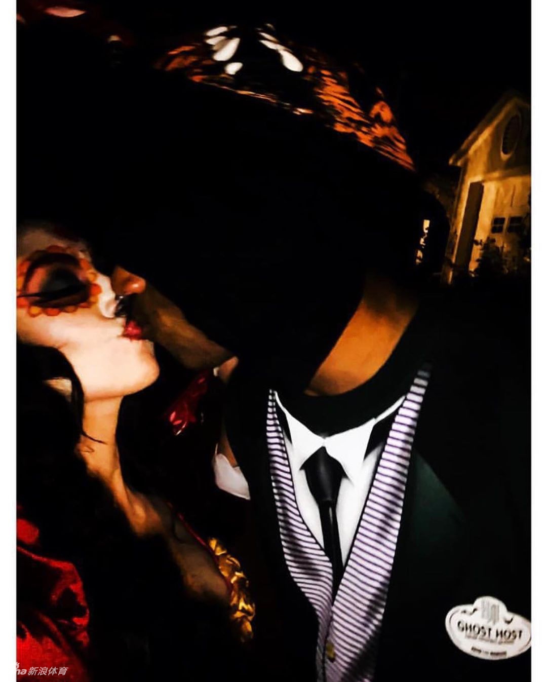 科比美妻瓦妮莎晒历年万圣节装扮 狂野小猫vs火辣女巫