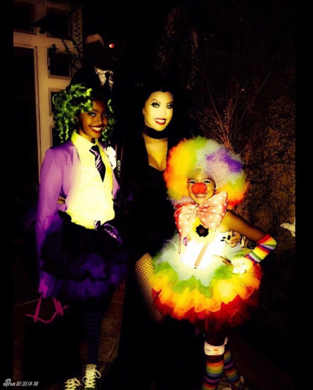 科比美妻瓦妮莎晒历年万圣节装扮 狂野小猫vs火辣女巫