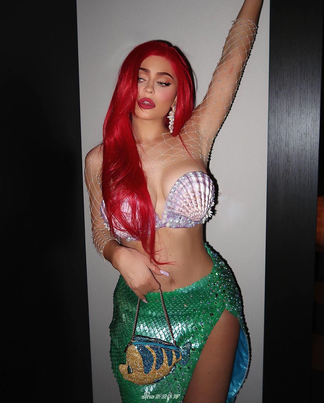 詹娜小妹凯莉火辣造型出街 NBA球星看了都把持不住