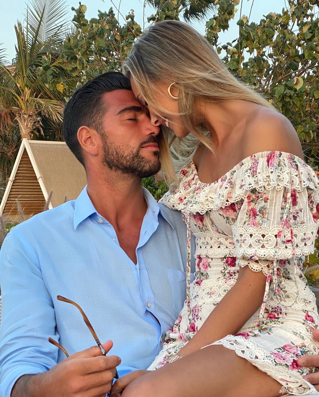 佩莱女友瓦尔加给男友送祝福:全家健康平安