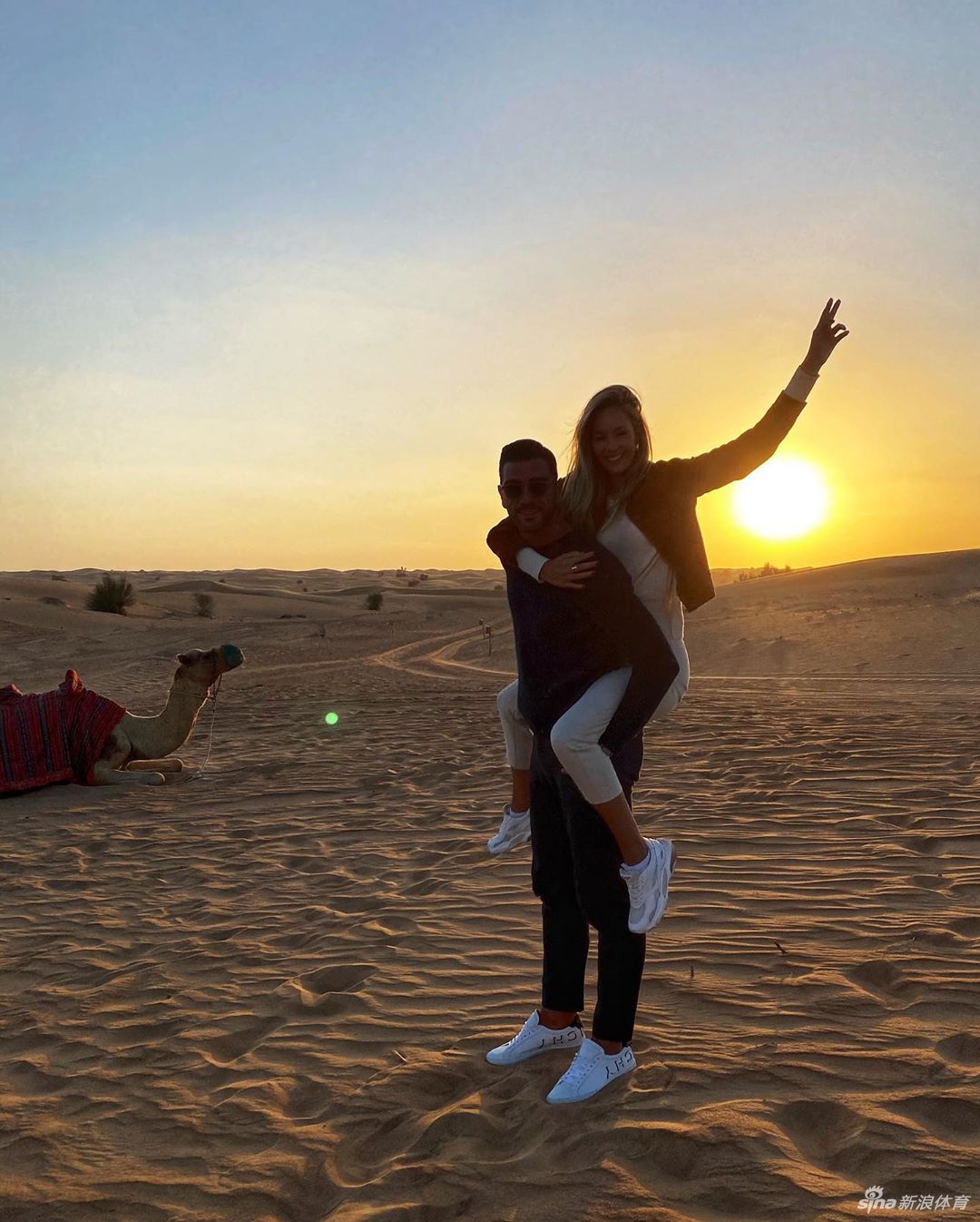 佩莱女友瓦尔加给男友送祝福:全家健康平安