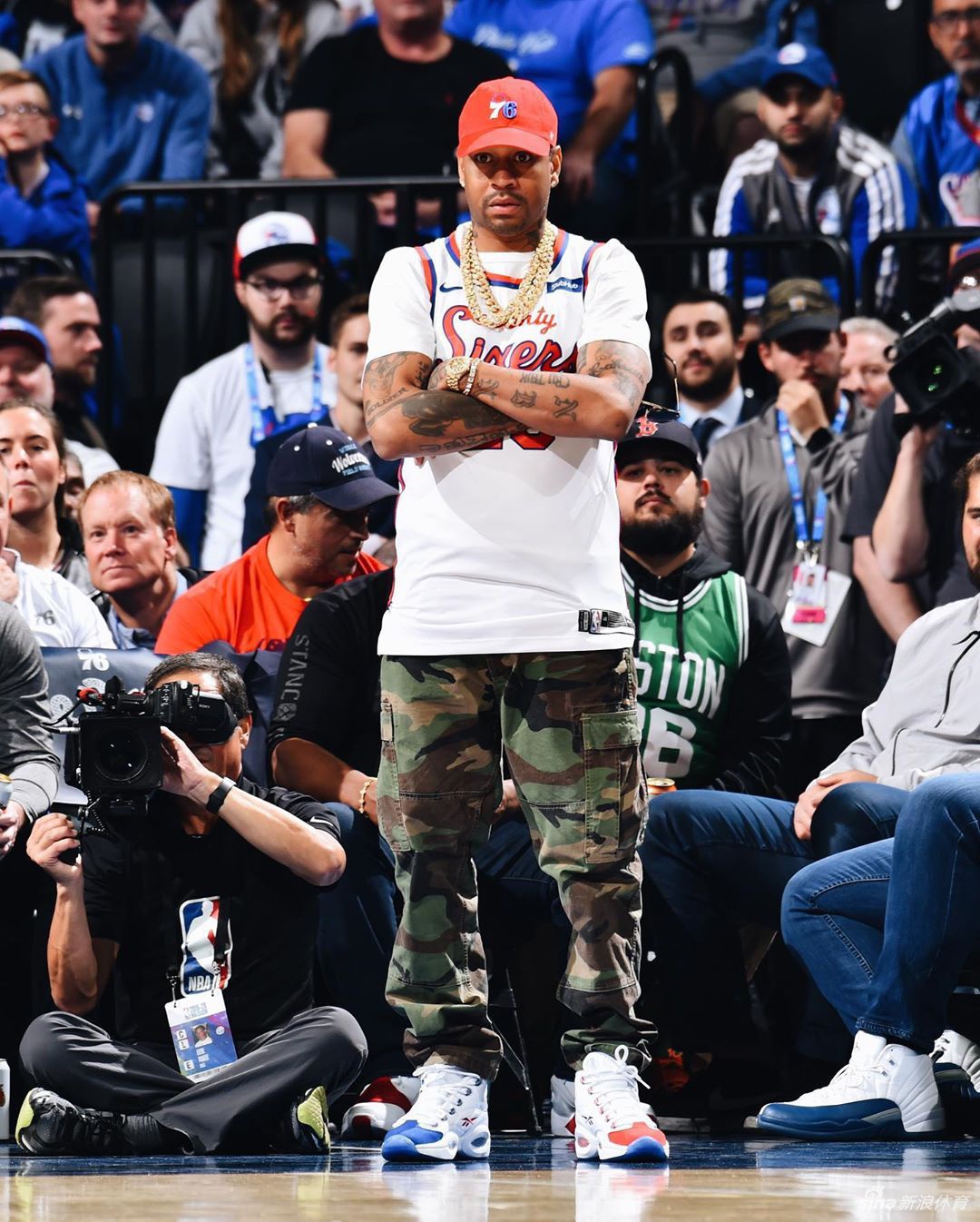 艾弗森45岁生日快乐 感谢球迷：爱所有爱我的人！