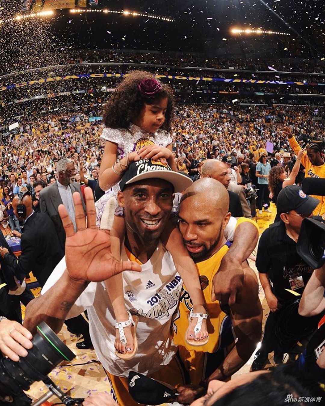 十年前的今天湖人抢七赢总冠军 科比夺生涯第五冠