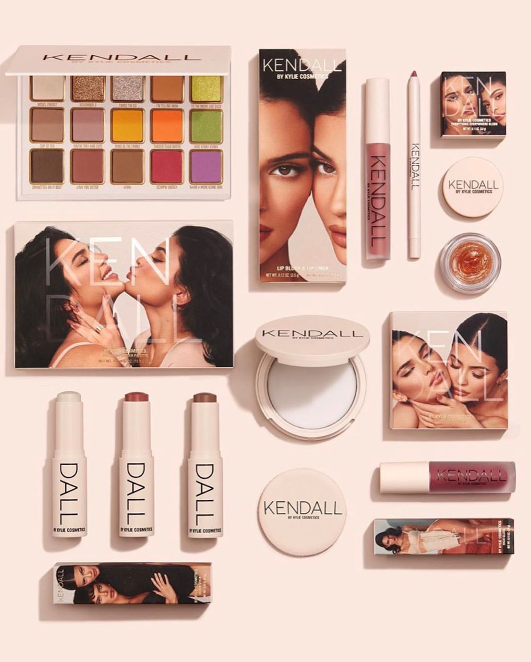 詹娜姐妹联名出品化妆品 姐妹花联手秀容颜+美腿