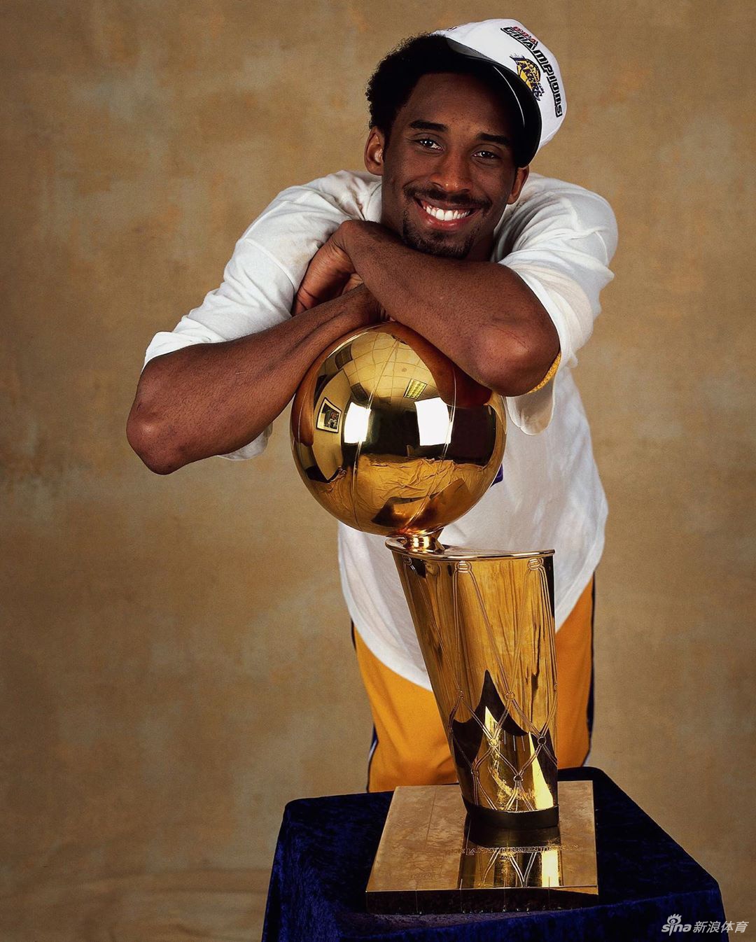 科比42岁生日快乐！全世界的球迷都想念你！