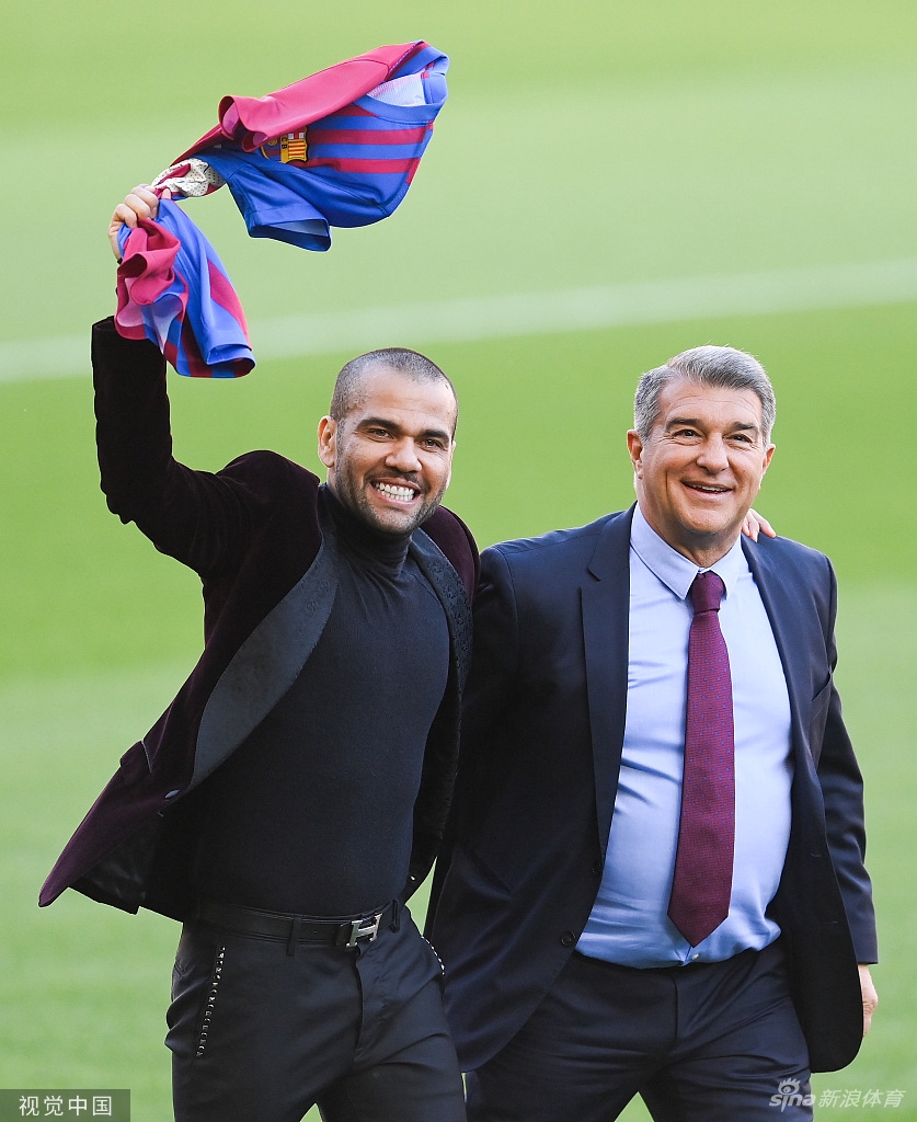 阿尔维斯亮相诺坎普：巴萨是我最后一站