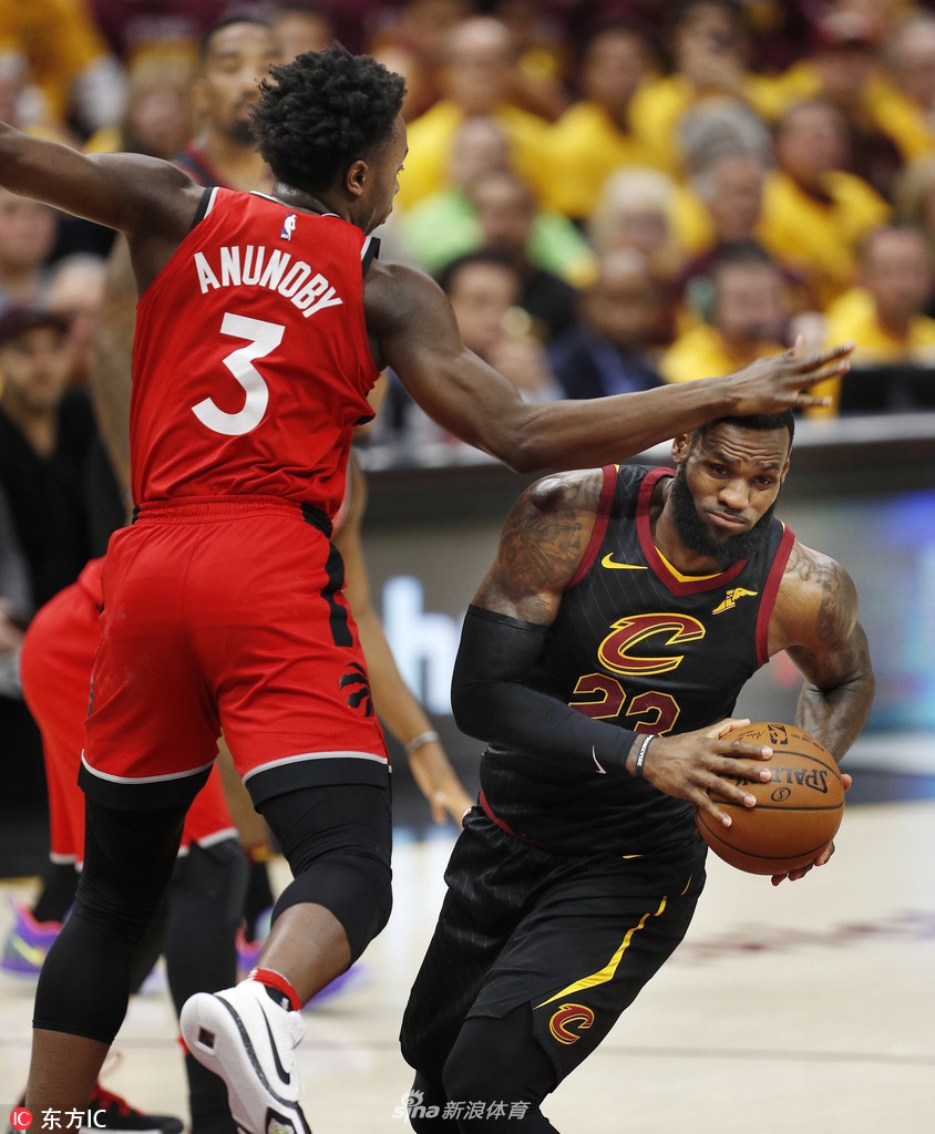 对詹皇使出摸头杀