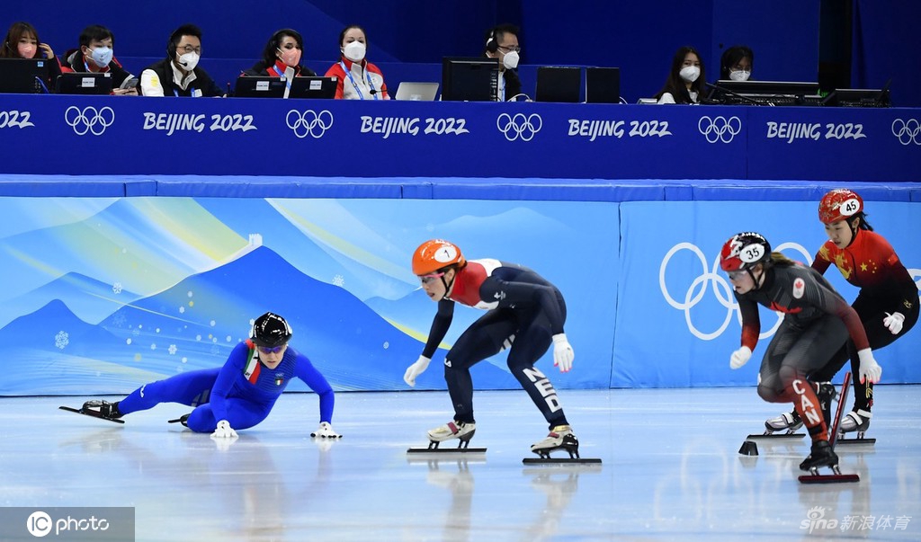 速滑女子500米决赛张雨婷获第四
