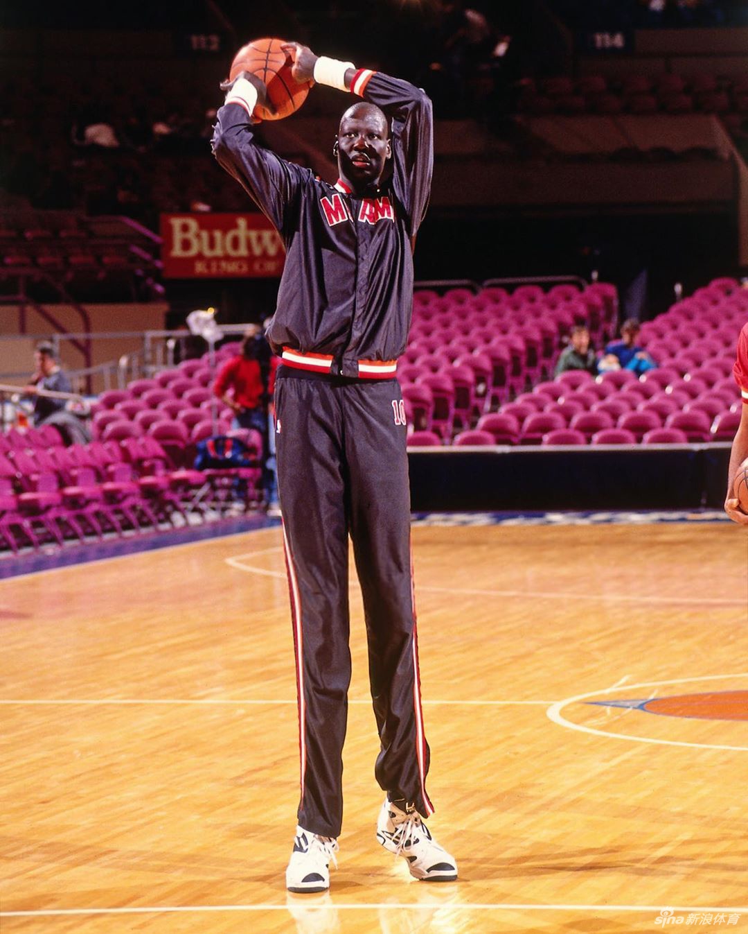 NBA身高最高之人老照片：前盖帽王 感受真正的大长腿