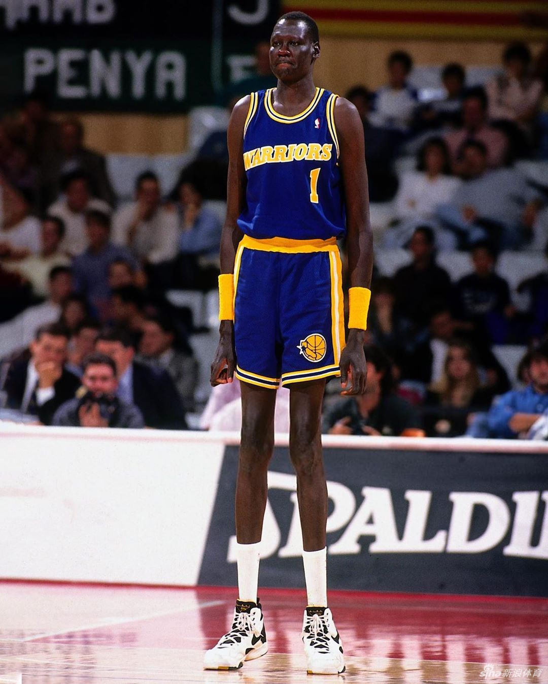 NBA身高最高之人老照片：前盖帽王 感受真正的大长腿